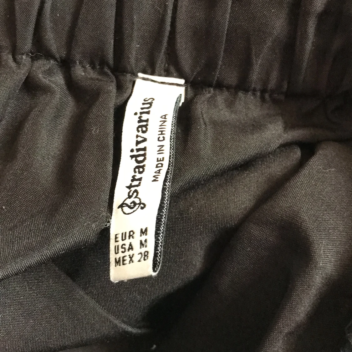 Blommig svart volangkjol  - 91