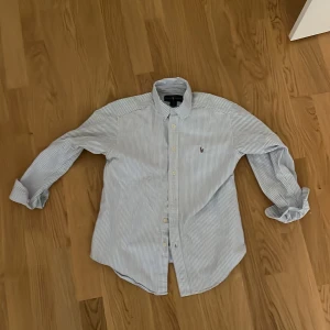 Ralph Lauren Skjorta - Tja säljer denna feta Ralph lauren skjortan i strlk 10 , tveka inte vid frågor!!!