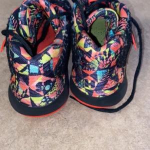 KD 14 Ky-Dream - KD 14 Ky-Dream basketskor i väldigt bra skick, använda ett få tal gånger. Storlek 42,5.