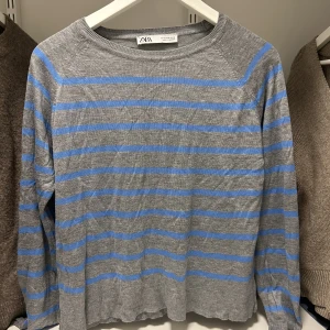 Långärmad tröja - Jättefin tröja från zara i bra skick💕