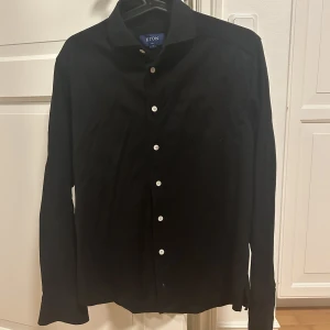 Eton skjorta - Eton skjorta i helt ny skick som är Max använd 3 gånger. Nypris: ca 1500kr