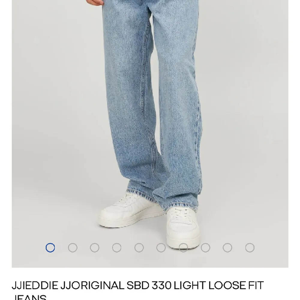 Tjena, säljer nu mina Jack and Jones jeans då de inte längre kommer till användning. Nypris:700, mitt pris: 350, priset går att diskuteras, skriv gärna om ni undrar något.. Jeans & Byxor.