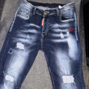 Dsquared Icon2 - Dsquared Icon2 size 34. Köpt för 4319 på farfetch. Använts endast några gånger.