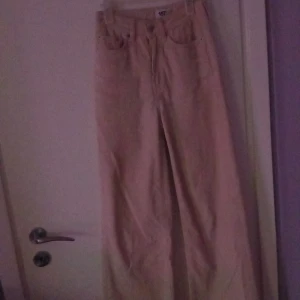 Manchester byxor - Beiga manchesterbyxor byxor som tyvärr inte kommer till användning längre