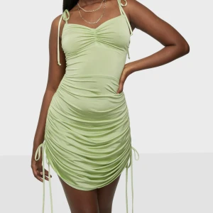 Klänning  - Helt ny aldrig använd, finns inte längre