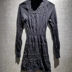 Fin klänning från Karen Millen i storlek XS.  Pris kan diskuteras. Skriv privat för mer bilder och info.