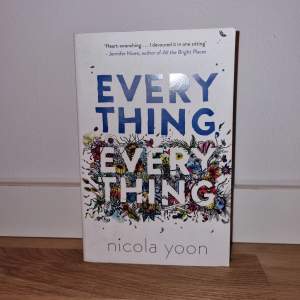 Everything, Everything by Nicola Yoon  Språk: engelska 
