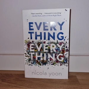 Everything, Everything Bok - Everything, Everything by Nicola Yoon  Språk: engelska 