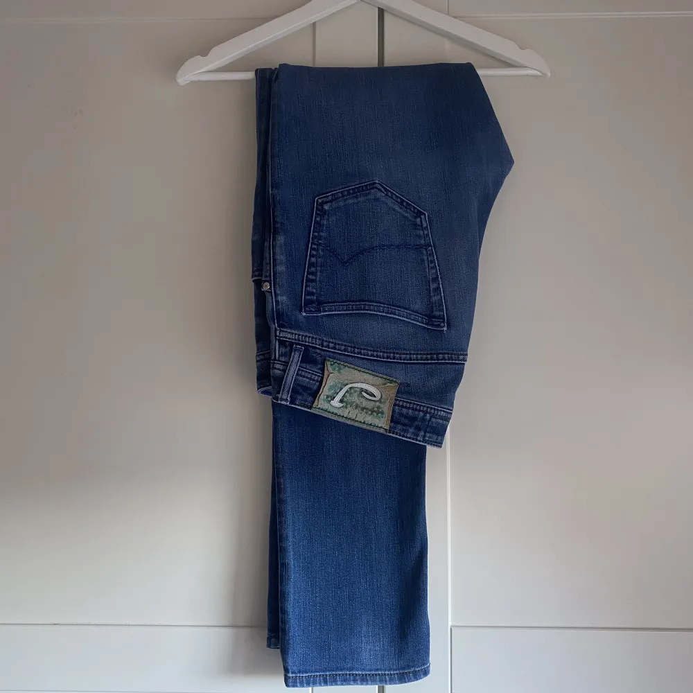 Jacob Cohen jeans 👖  Skick 9/10, köpte men var För stora för mig tyvärr ! Köparen står för frakt 🚚 . Jeans & Byxor.