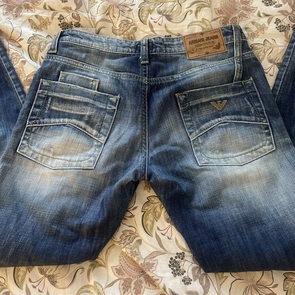 Bra sick, jag har xxs i jeans och är 153 cm lång och domhär jeansen passar💓de är strait✨. Jeans & Byxor.