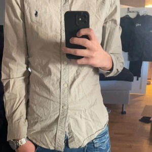 Ralph lauren skjorta - As snygg Ralph lauren skjorta i nyskick, för endast 250kr🙌🏻🤝🏻