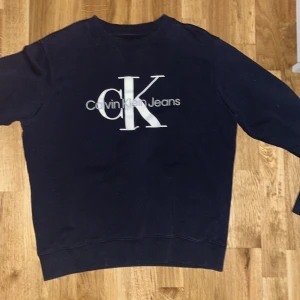 CK sweatshirt  - Calvin tröja använd sparsamt , ny pris ca 899kr