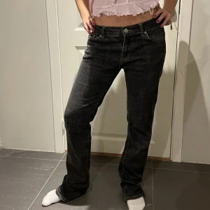 Jeans - Snygga raka/utsvängda jeans