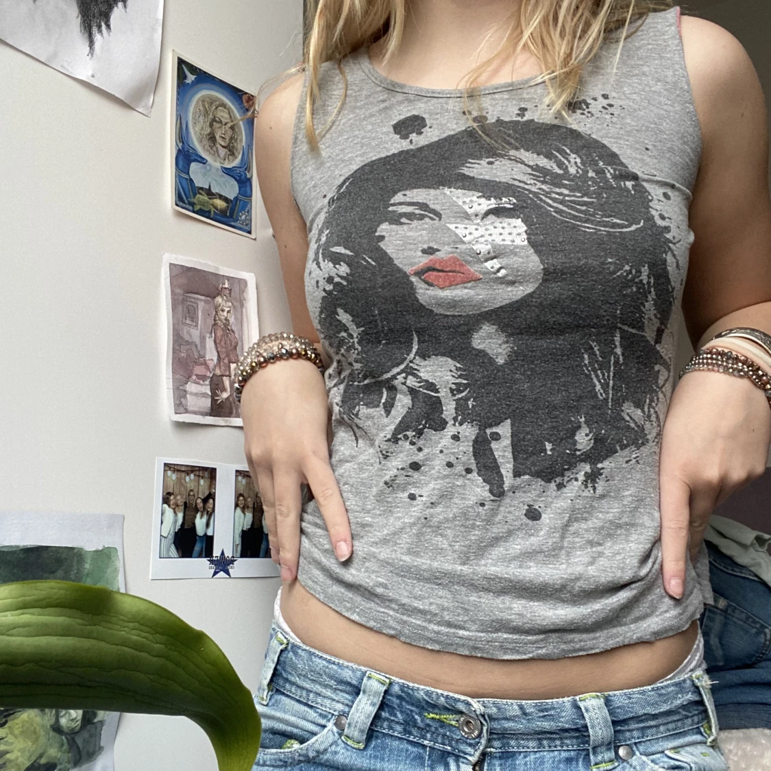 T-shirt med ansikte på - 90