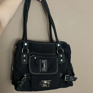 Väska  - Najs väska med 6 olika fack💋