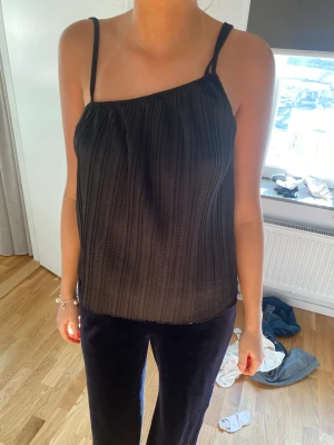 Vera Moda  - Snygg topp från Vera Moda, storlek S men passar även M