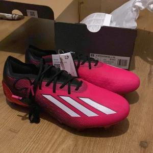 Adidas X Speedportal.1 FG Storlek 41, 1/3 - Helt nya fotbollsskor från adidas, 10/10 skick (inte använda). Köpta för 2699kr. Priset går att diskutera
