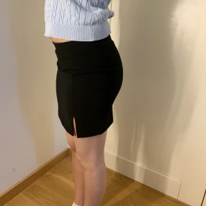 Tajt kjol  - Säljer min tajta kjol pga den inte kommer till användning. Knappt använd💓