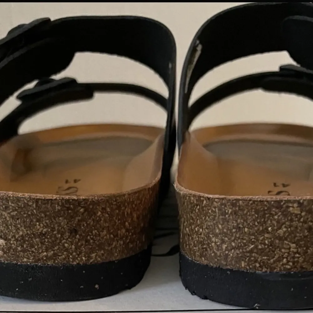 Slip-ins , sandaler från spanska Macarena  Handgjorda  Oanvända med prislappen kvar / utan kartong . Skor.