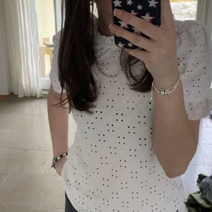 Vit blus 💘 - Jättefin vit blus från Vila  Nästan aldrig använd och nypris 300 kr