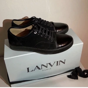 Lanvin - Säljer mina asfeta Lanvins till ett fantastiskt pris! Skorna är använda i sparsamt skick. Allt medföljer vid snabb och smidig affär. Nypris- 4300,Mitt pris-2899! Hör av dig vid frågor eller funderingar!