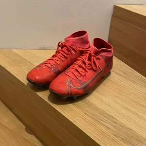 Nike Mercurial fotbollsskor.  - Nike fotbollsskor använda men okej skick. 
