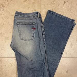 Jättefina lowrise Bootcut jeans från Diesel i bra skick💗