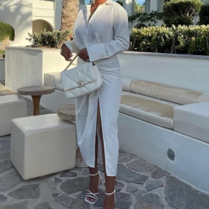 Vitt set  - Kjol och topp, sitter snyggt på kroppen. Använt en gång. 