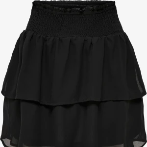 volang kjol - säljer denna kjolen för den kommer it till användning och den är helt ny, skriv dm för mer bilder 