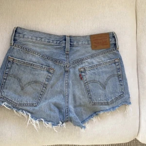 Levi’s 501 shorts😋 - Levi’s 501 shorts! Köpta på Plick nyligen och därför inte använda❣️De var lite för tajta på mig, därför säljer jag igen