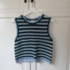 Stickad väst - Stickad väst storlek S