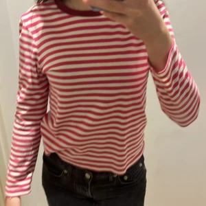 Randig träja - Jätte söt randig tröja som jag älskar men inte min stil längre bra skick 