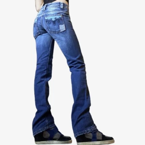 Låga Teddy Smith jeans 🤩 - Unika & superfina lågmidjade jeans! Tyvärr passar de ej mig men är i extremt bra skick🤩😍midjemått: 70cm innerbenslängd: 79cm  (lånad bild av tidigare säljare)