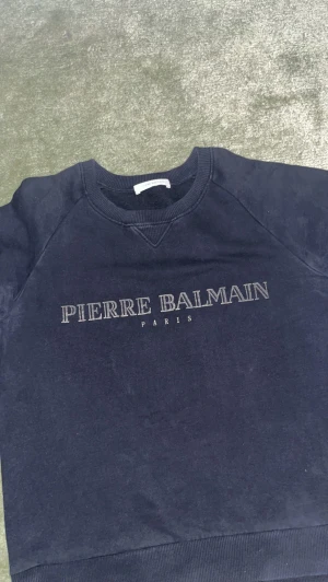 Balmain tröja - Storlek M äkta Okej shick  