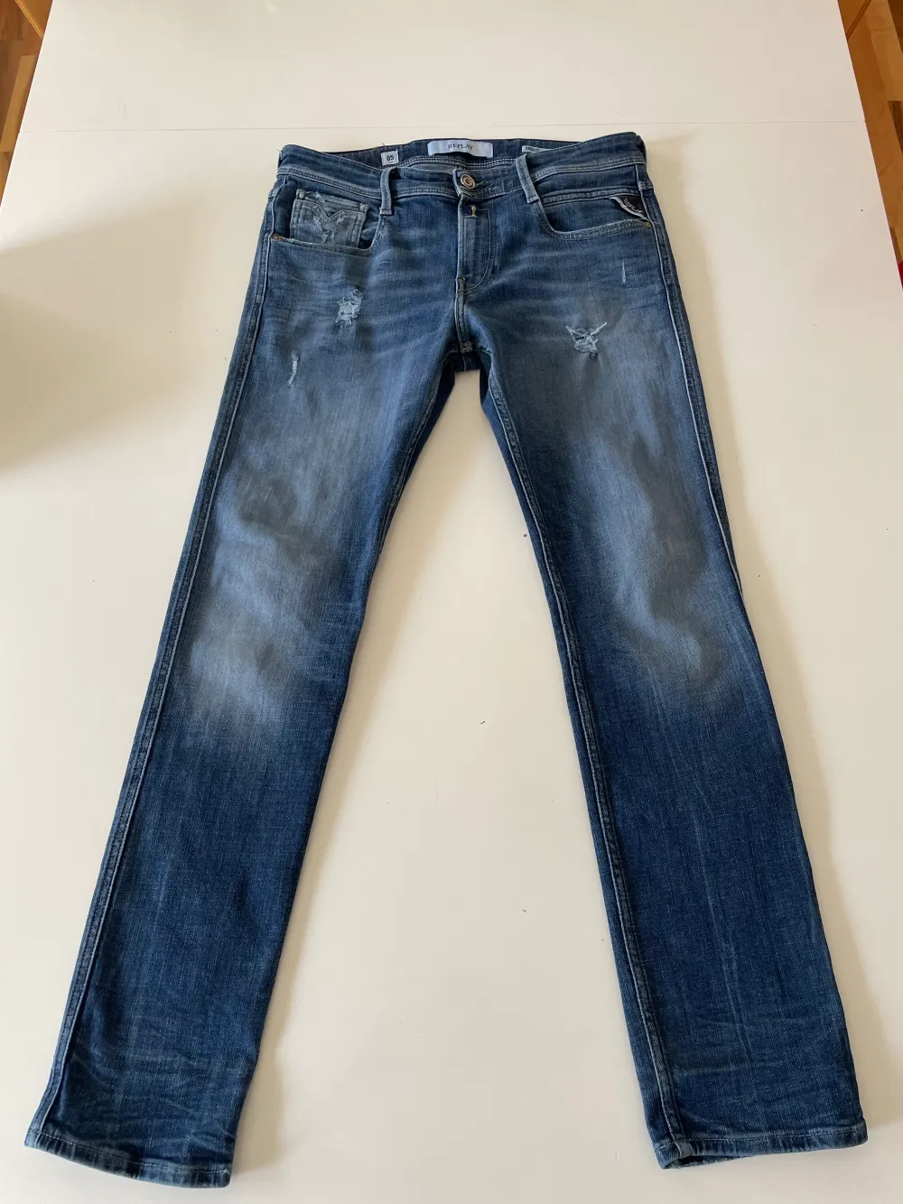 Ett par replay jeans, färg mörkblå, model ambass slim fit, storlek 30, inte anända mycket alls så i väldigt bra skick. Jeans & Byxor.