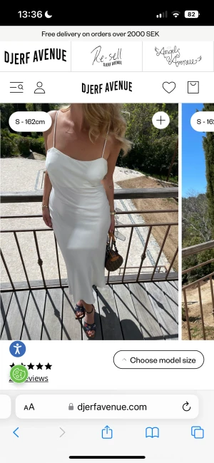 Djerf avenue klänning  - Suuuuuper fin klänning från Djerf Avenue. Funkar utmärkt till student, konfirmation, midsommar eller bara en najs sommardag!! Aldrig använd!! (Frakt tillkommer: 60kr)💕💕 (ordpris: 1599kr) 