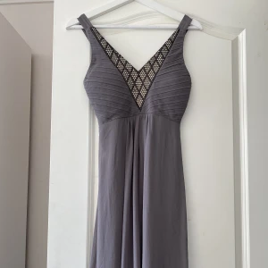 Klänning från salt  - Säljer denna läckra klänningen från salt i storlek S. Använd en gång inga defekt alls. Köpt för cirka 699 eller 799kr. Säljer för 400kr. Priset kan diskuteras.