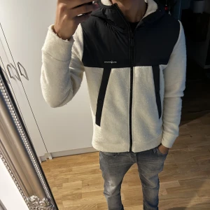 Go vinter tröja - Vit sail racing tröja skickt (8,5/10) orginal pris 2100kr