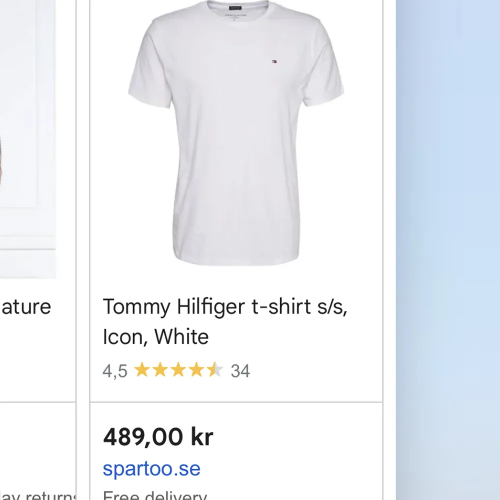 Vit Tommy Hilfiger t shirt. Köpt i usa. Står xl i men är verkligen mer som en M. T-shirts.
