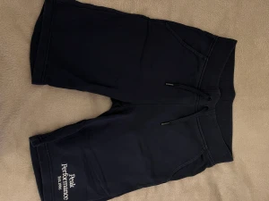 Peak performance shorts  - Peak performance shorts 3st skriv privat för mer info