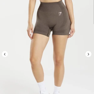 Gymshark shorts  - Säljer mina bruna Gymshark shorts då dom inte kommer till användning! 🤎 Använda endast en gång! Modell: Vital sesmless 2.0 shorts 