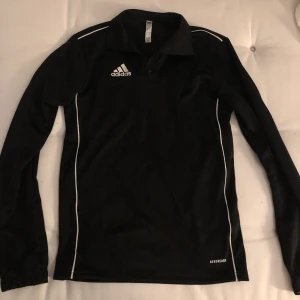 långärmad adidas tröja  - nästan aldrig använd, inga defekter💕skriv om ni har frågor 