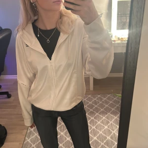 Nike kofta - Zip-hoodie eller kofta från Nike. Inga slitningar eller fläckar😇 