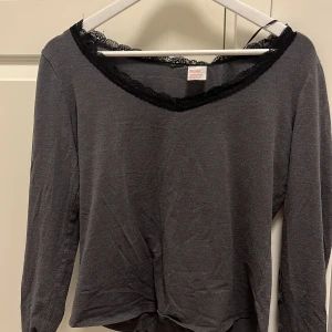 Tröja - Extremt skönt material. Intressekoll på denna tröja. Pris kan diskuteras. 