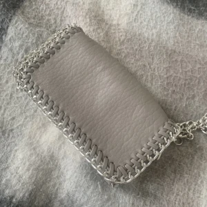 Tiamo väska - Säljer min Tiamo Väska som jag köpte i somras som ja inte använder längre, e använd typ 2 gånger.