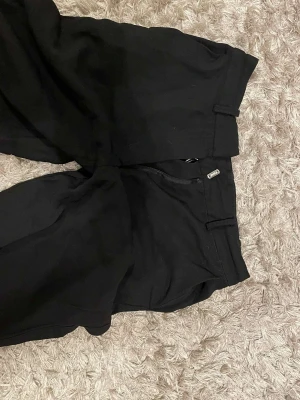 Sköna kostymbyxor - Sköna svarta kostymbyxor de är straight och med ett super skönt matriall