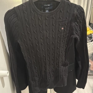 Gant tröja - Säljer denna fina tröja från gant då den inte längre används. Är använd sparsamt och är som ny!❤️ tveka inte på att skriva vid frågor eller intresse.