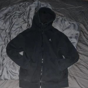 Jordan hoodie  - Använt 3-4 gånger bara  Skick 9/10 