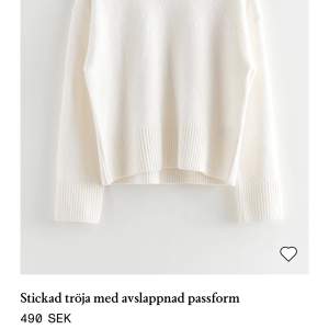 Säljer den populära otherstories tröjan i vit som nästan alltid är slutsåld. Säljer då den va för liten för mig! Inga defekter eller noppror! Nypris 490 mitt pris 300