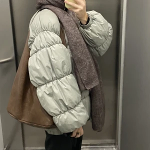 Puffer Jacka Weekday - Varm o snygg Puffer från weekday i storlek small. Lite oversize